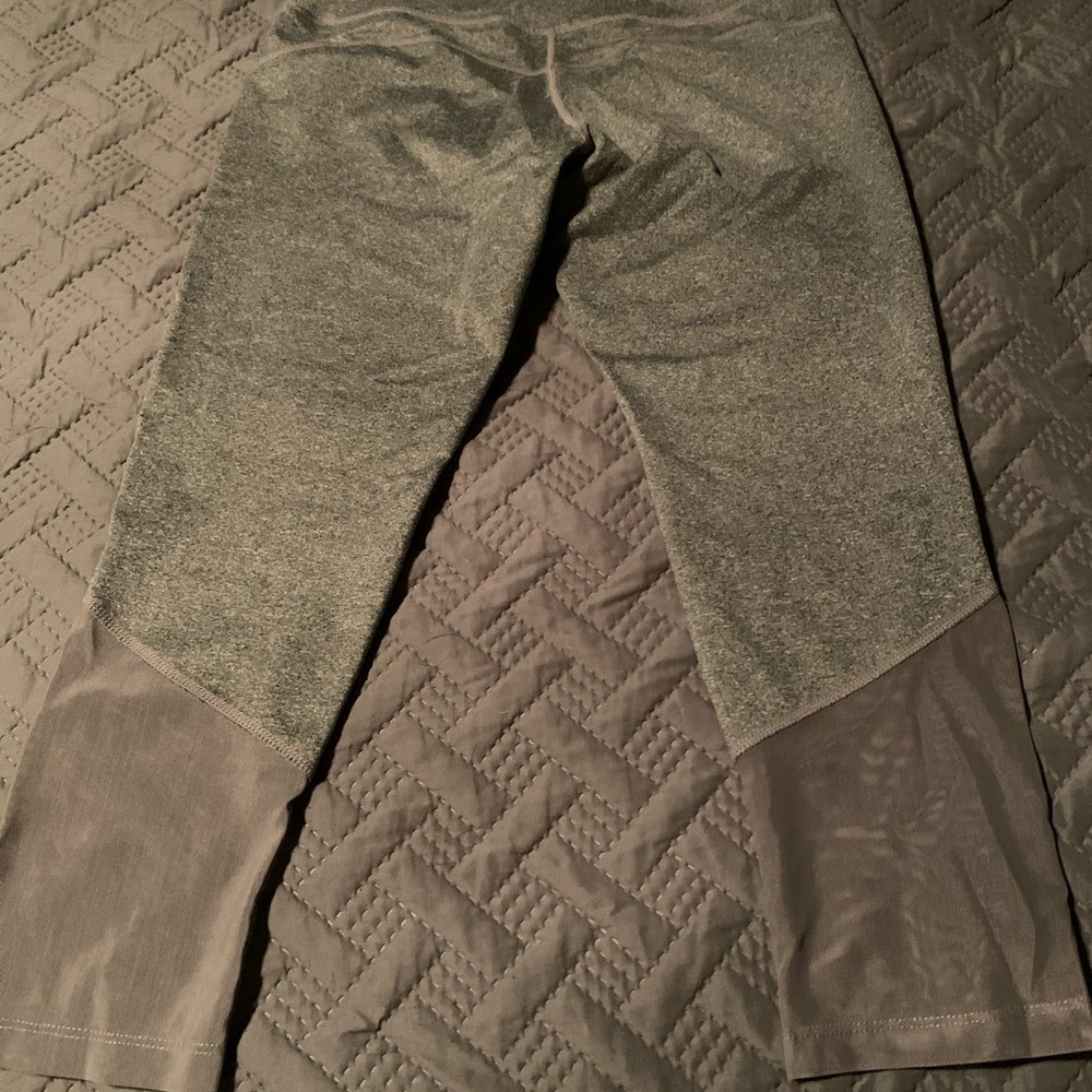 Gray Capri leggings, sz medium with mesh bottom